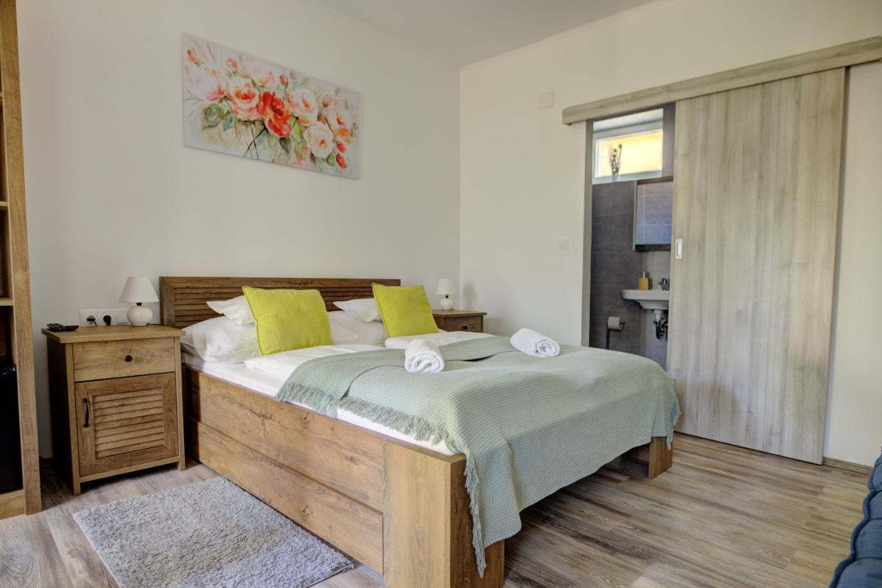 Bed and Breakfast Adamko Borkert Haz Villány Exterior foto